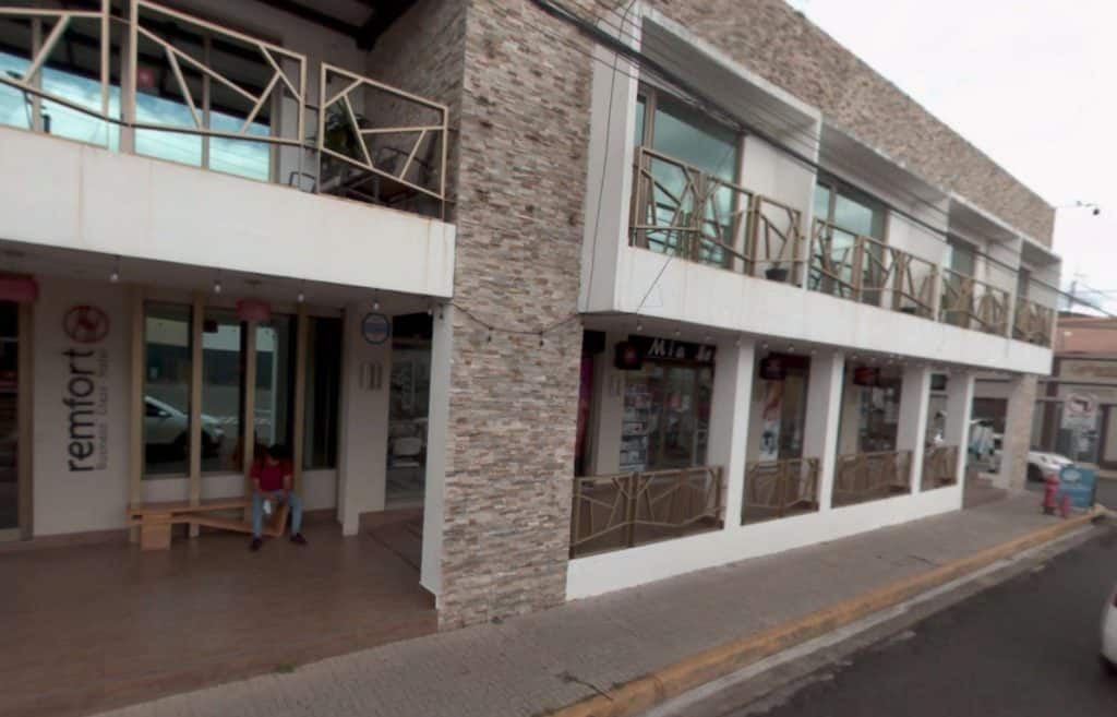 Hotel exterior in Santa Ana, El Salvador with balconies and modern design.