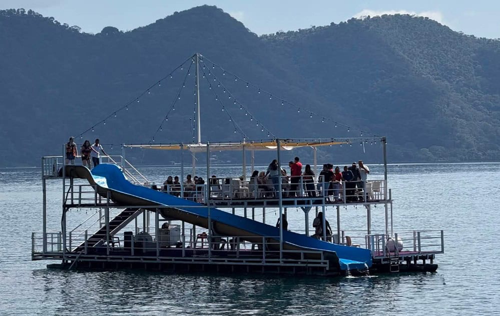 Lago Coatepeque Things to do Ferry
