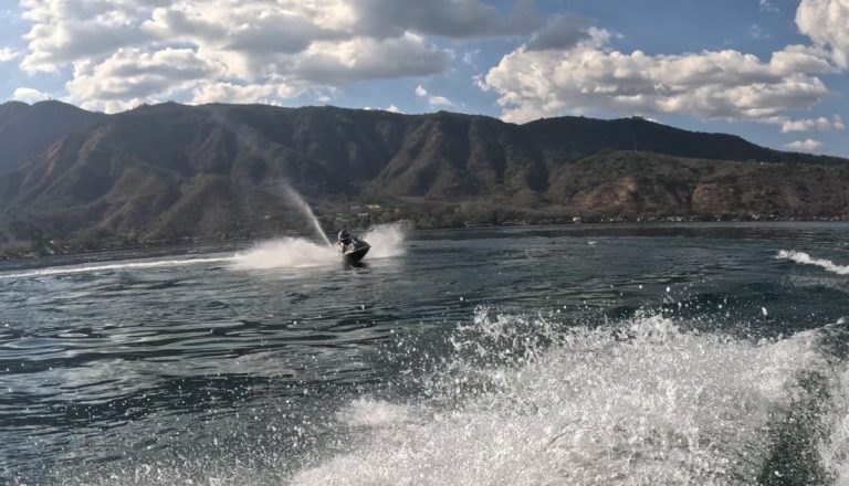 Lago Coatepeque Jet Ski