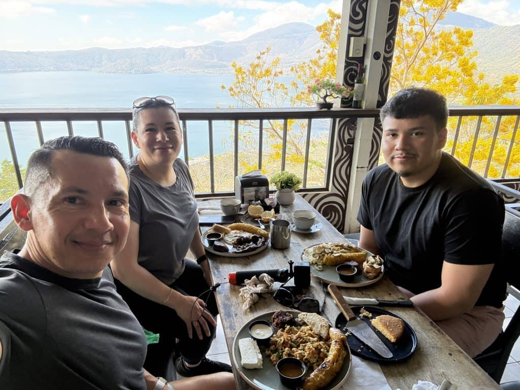 Lago Coatepeque Tekunal Restaurant Breakfast