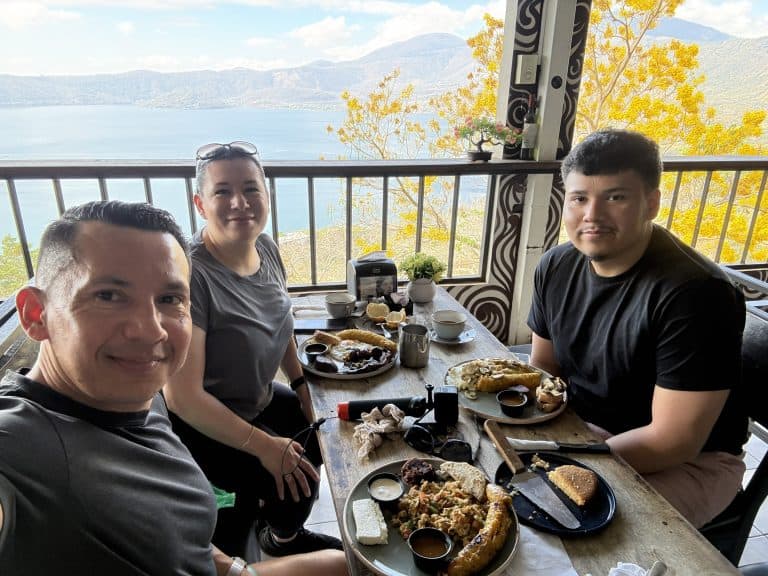 Lago Coatepeque Tekunal Restaurant Breakfast