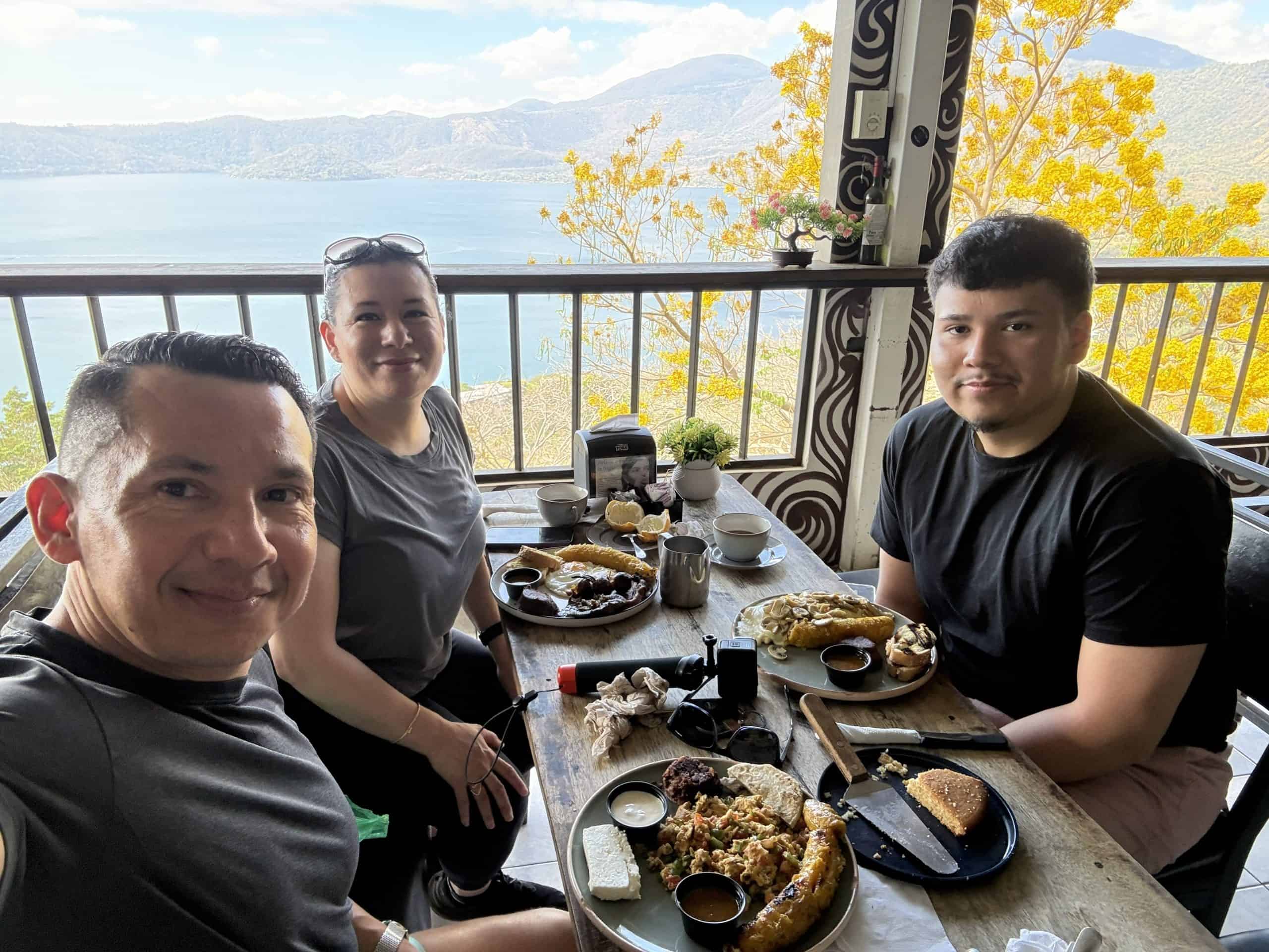 Lago Coatepeque Tekunal Restaurant Breakfast